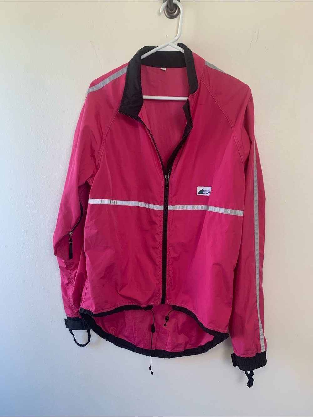 MEC Vintage Women’s Pink Reflective Cycling Jacket, Ventilation, Quality